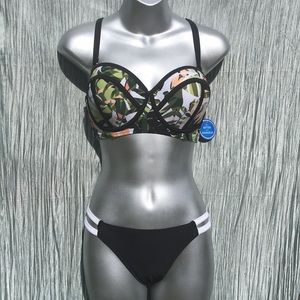 NWT tropical leaf bikini top size L / 10